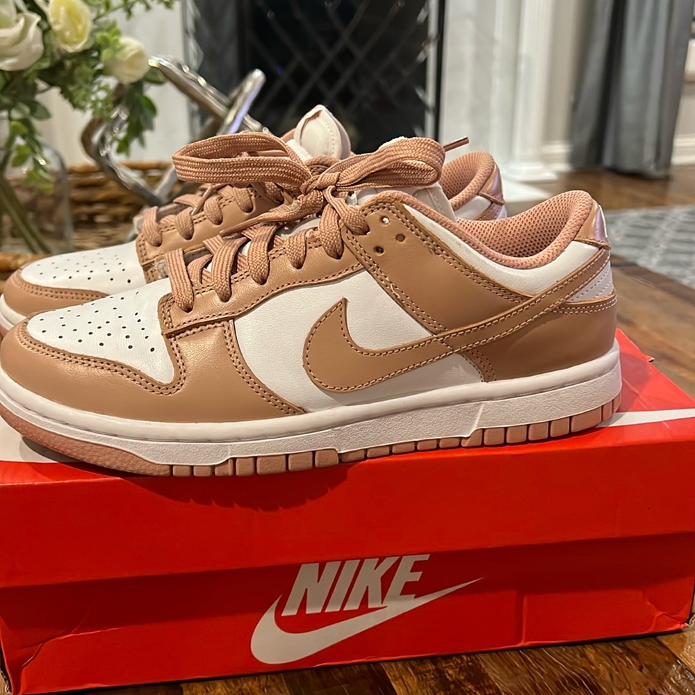 Women’s Nike low dunk sneaker in white/rose whisper